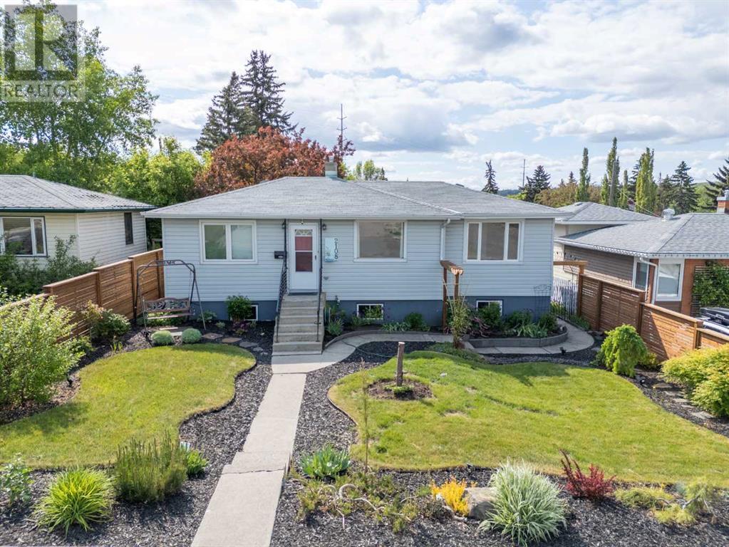2108 52 Street NW, Calgary, Alberta
