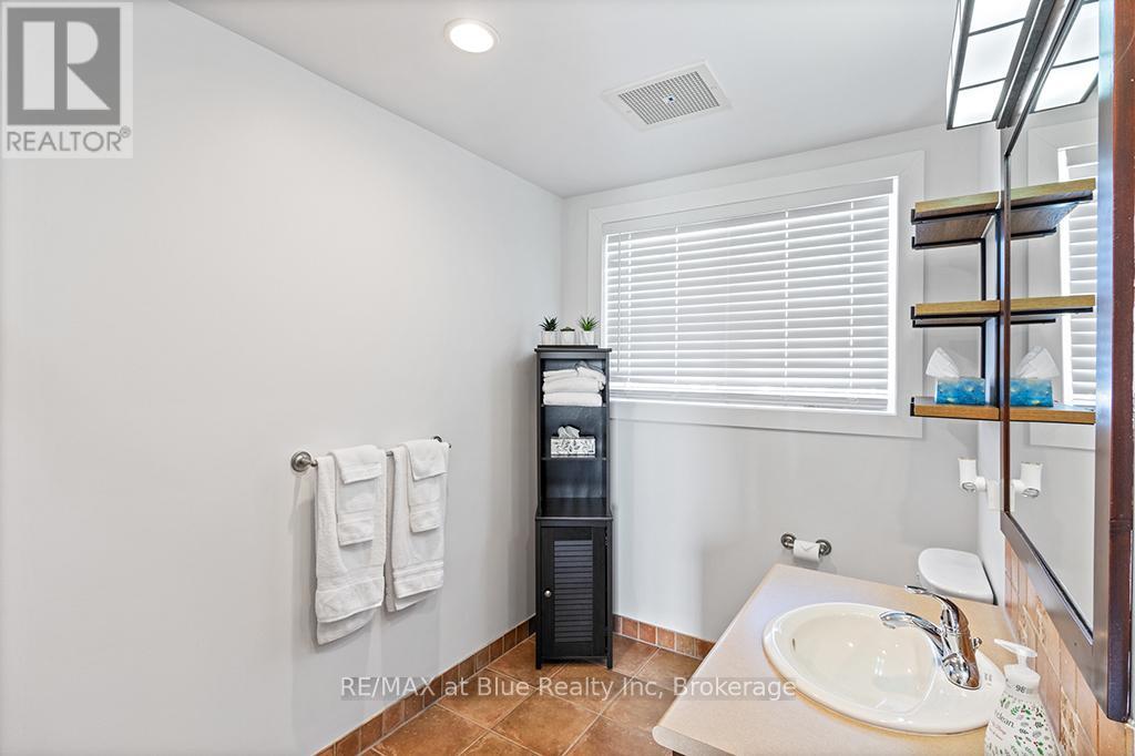 207 - 115 Fairway Court, Blue Mountains, Ontario L9Y 0V1 - Photo 35 - X12205022