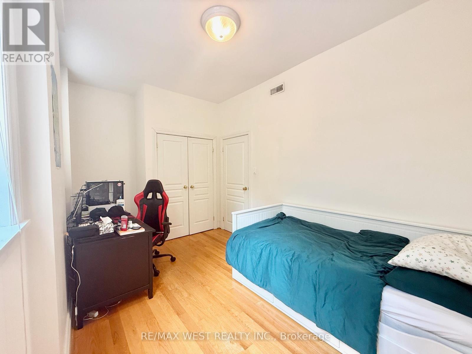 1 - 12 Foxbar Road, Toronto, Ontario  M4V 2G6 - Photo 12 - C12205019