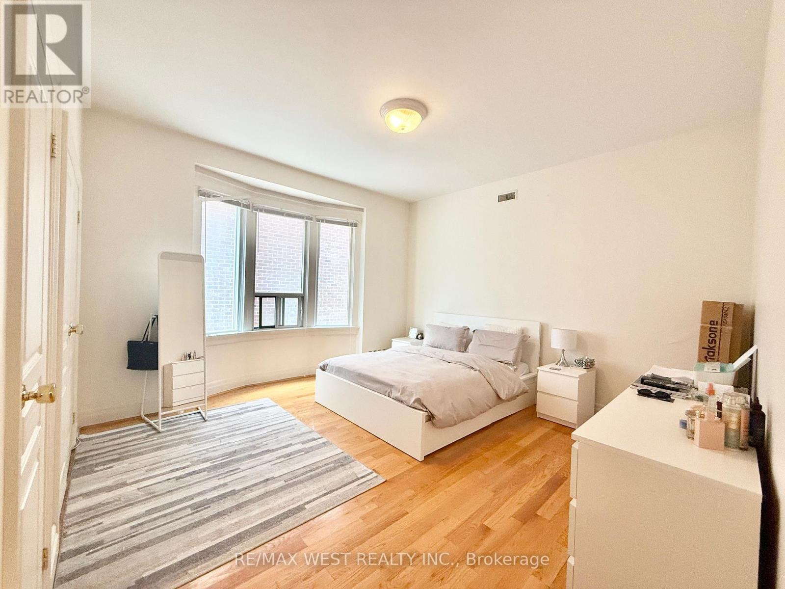 1 - 12 Foxbar Road, Toronto, Ontario  M4V 2G6 - Photo 8 - C12205019