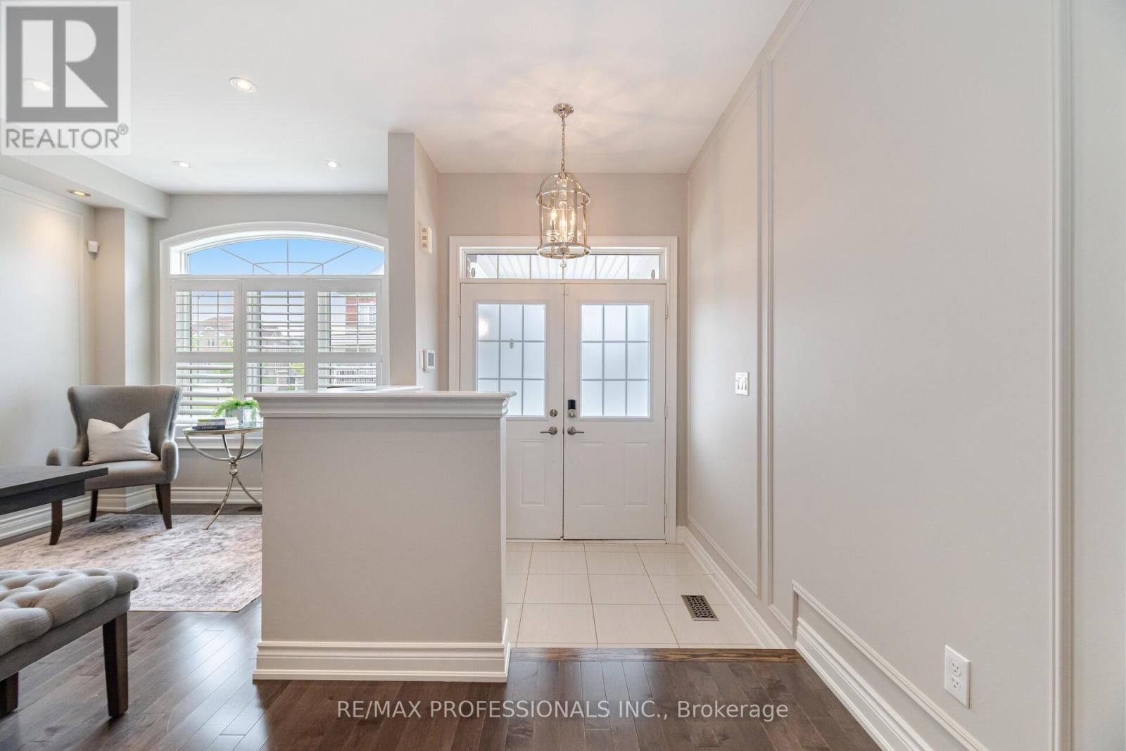 3190 Southwind Road, Mississauga, Ontario  L5M 0V8 - Photo 4 - W12204385