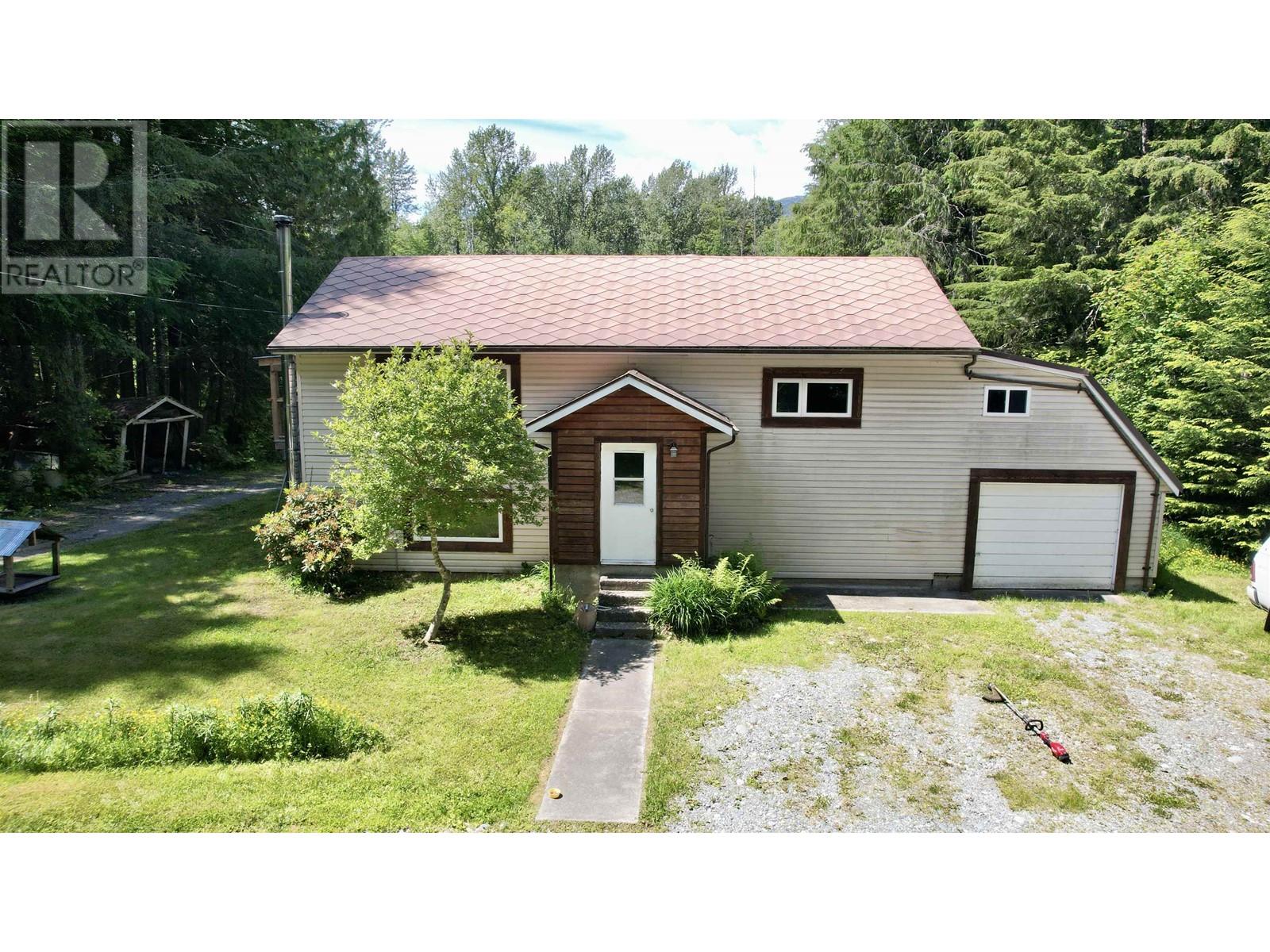 2288 Saloompt Road, Bella Coola, British Columbia  V0T 1H0 - Photo 2 - R3012498