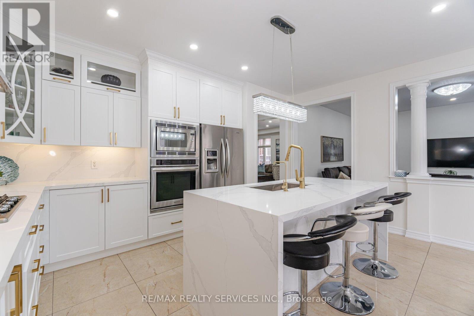 71 Vanderpool Crescent, Brampton, Ontario  L6P 3W2 - Photo 13 - W12204810