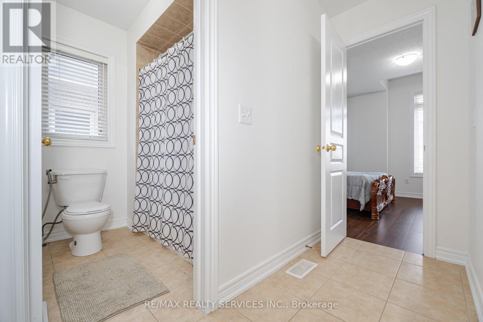 71 Vanderpool Crescent, Brampton, Ontario  L6P 3W2 - Photo 32 - W12204810