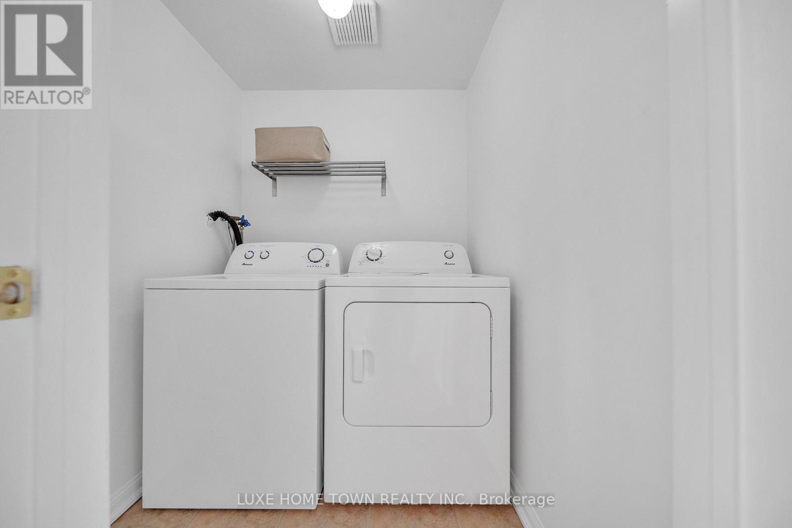 615 Willmott Crescent, Milton, Ontario  L9T 6E9 - Photo 6 - W12205038