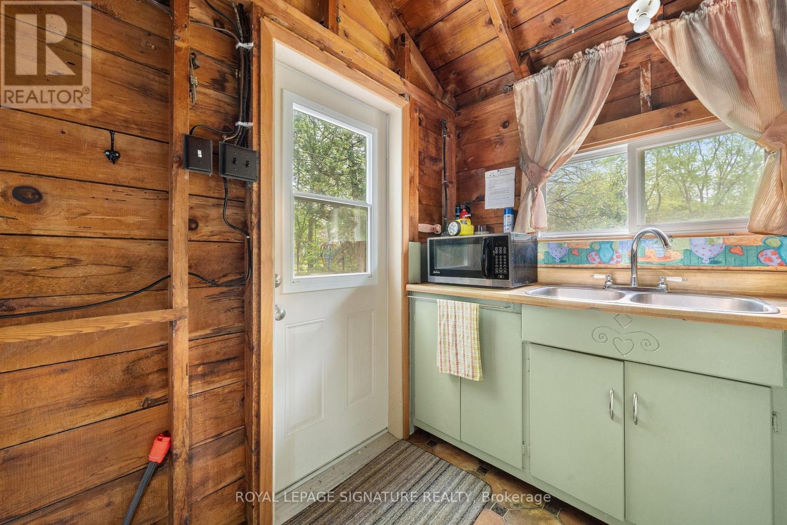 27 Thrush Lane, Prince Edward County, Ontario  K0K 2T0 - Photo 16 - X12202364