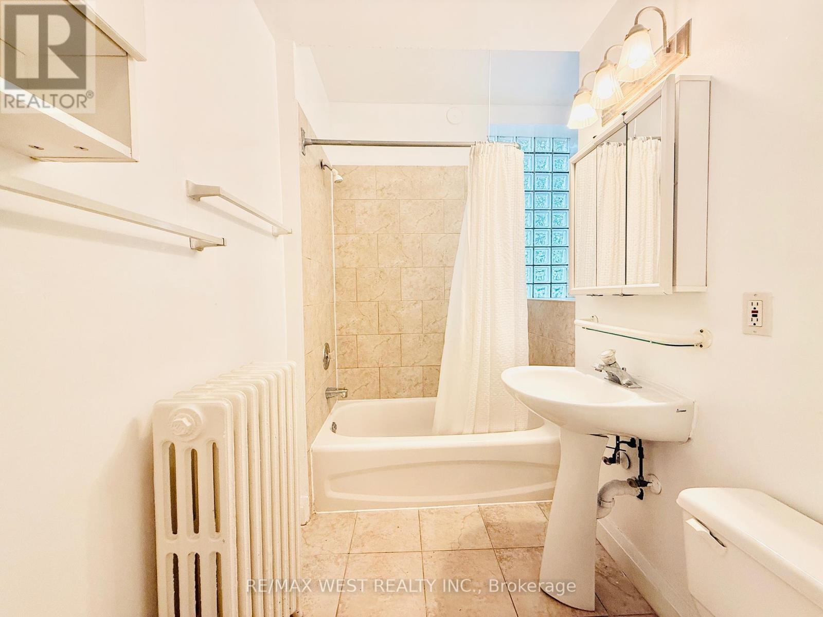 1 - 16 Foxbar Road, Toronto, Ontario  M4V 2G6 - Photo 10 - C12205052
