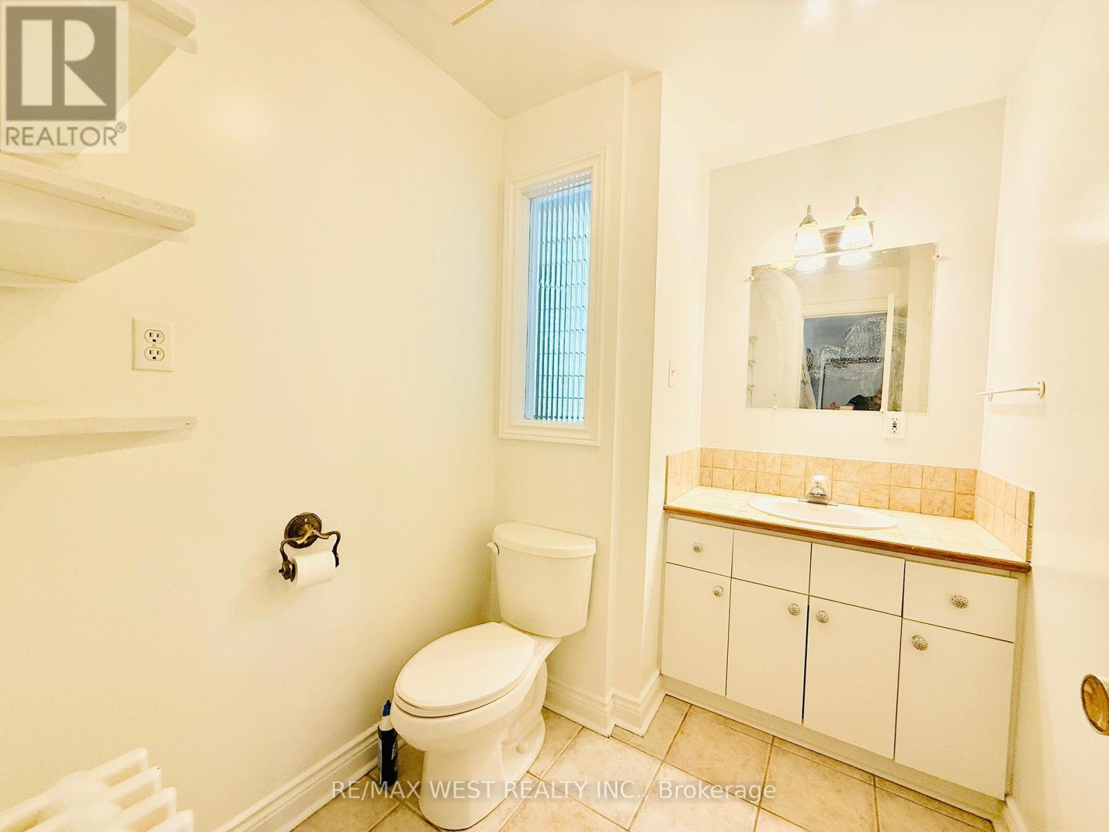 1 - 16 Foxbar Road, Toronto, Ontario  M4V 2G6 - Photo 11 - C12205052