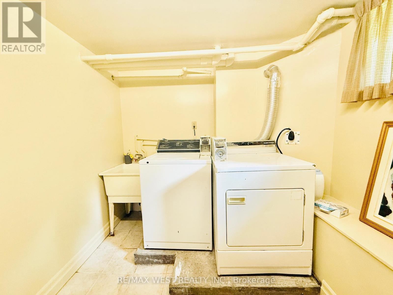 1 - 16 Foxbar Road, Toronto, Ontario  M4V 2G6 - Photo 12 - C12205052