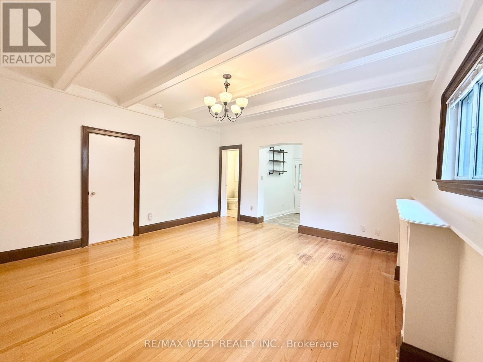 1 - 16 Foxbar Road, Toronto, Ontario  M4V 2G6 - Photo 4 - C12205052