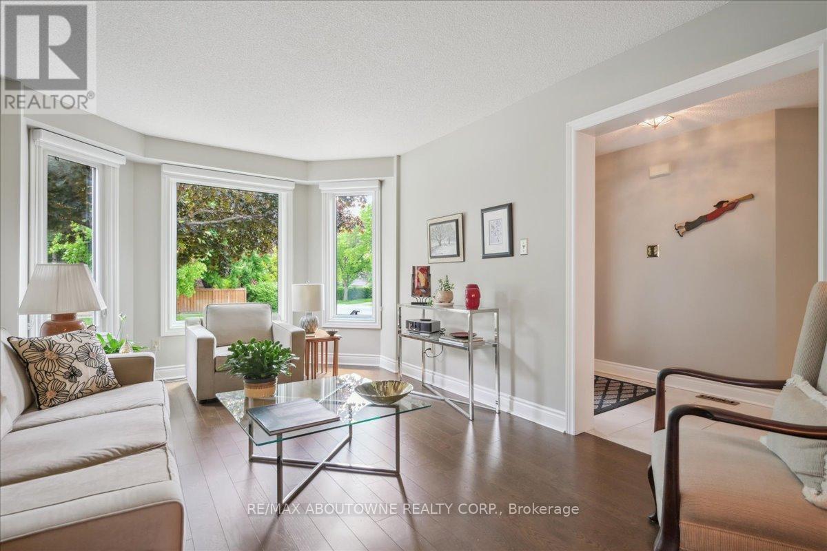 15 Culham Street, Oakville, Ontario  L6H 1G3 - Photo 10 - W12205050