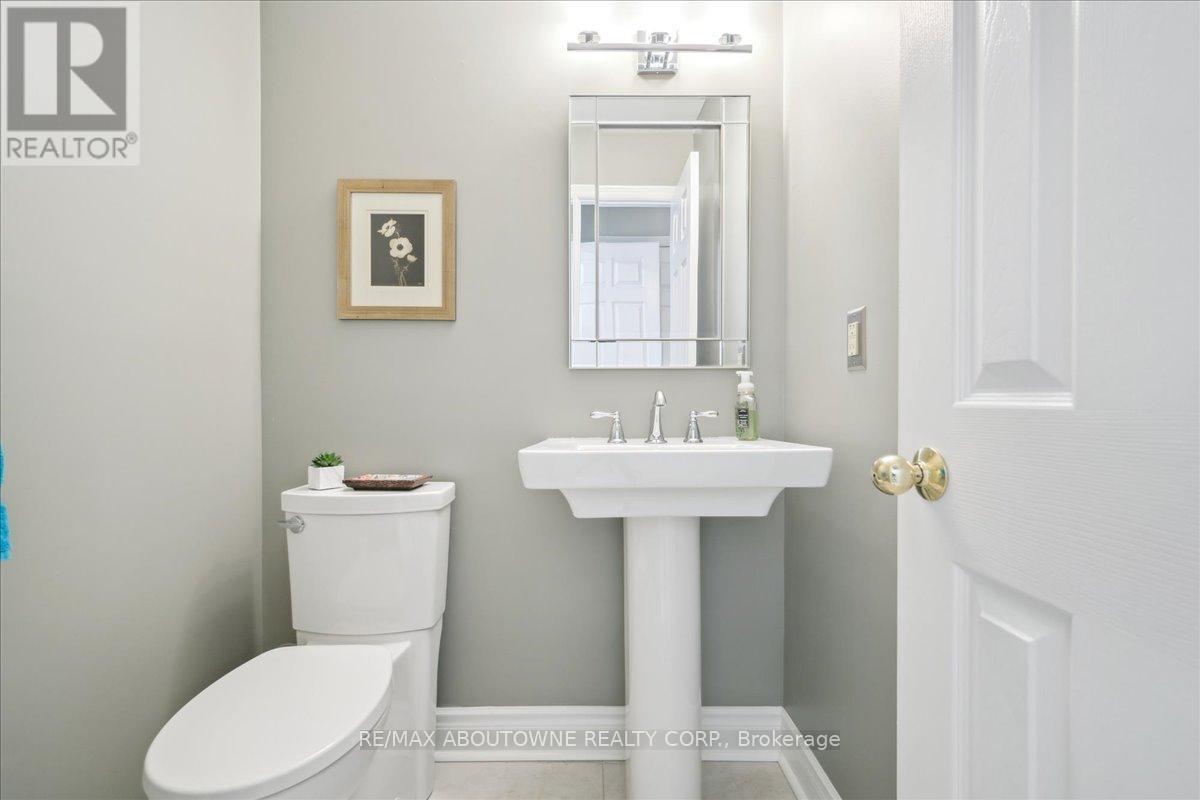 15 Culham Street, Oakville, Ontario  L6H 1G3 - Photo 12 - W12205050