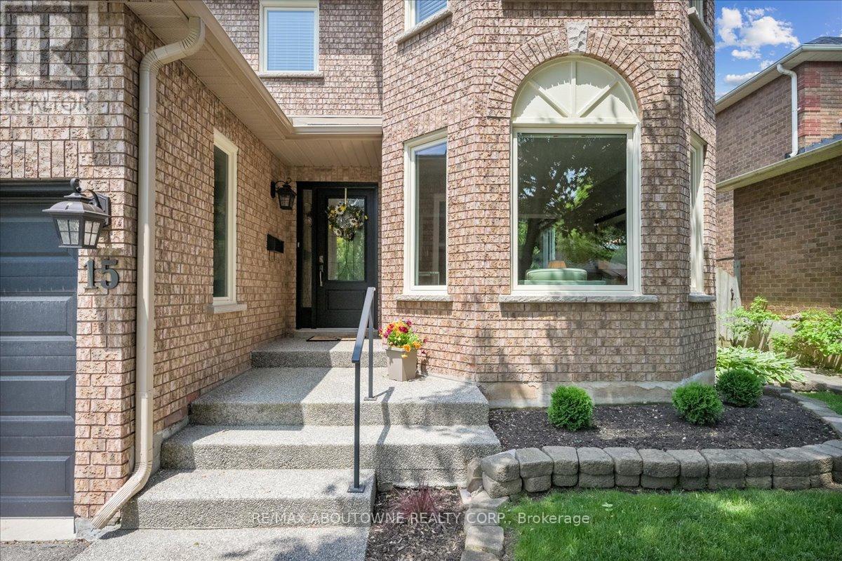 15 Culham Street, Oakville, Ontario  L6H 1G3 - Photo 4 - W12205050