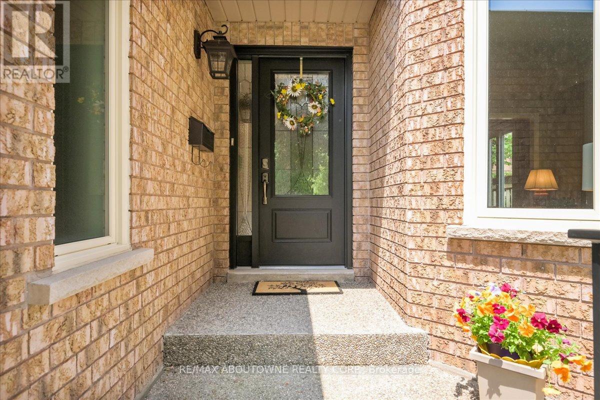 15 Culham Street, Oakville, Ontario  L6H 1G3 - Photo 5 - W12205050