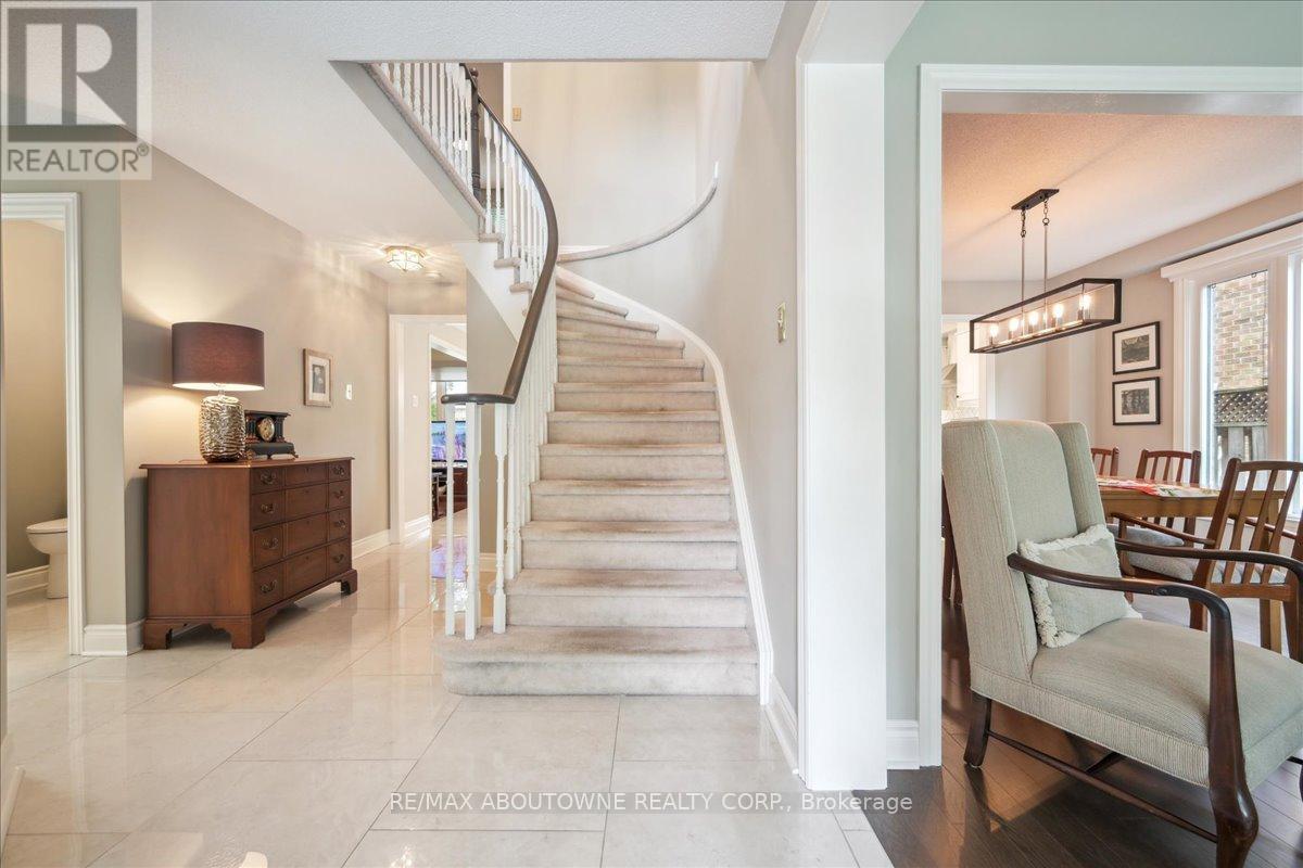 15 Culham Street, Oakville, Ontario  L6H 1G3 - Photo 6 - W12205050