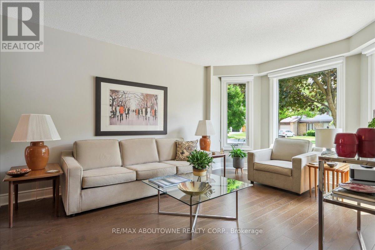 15 Culham Street, Oakville, Ontario  L6H 1G3 - Photo 7 - W12205050