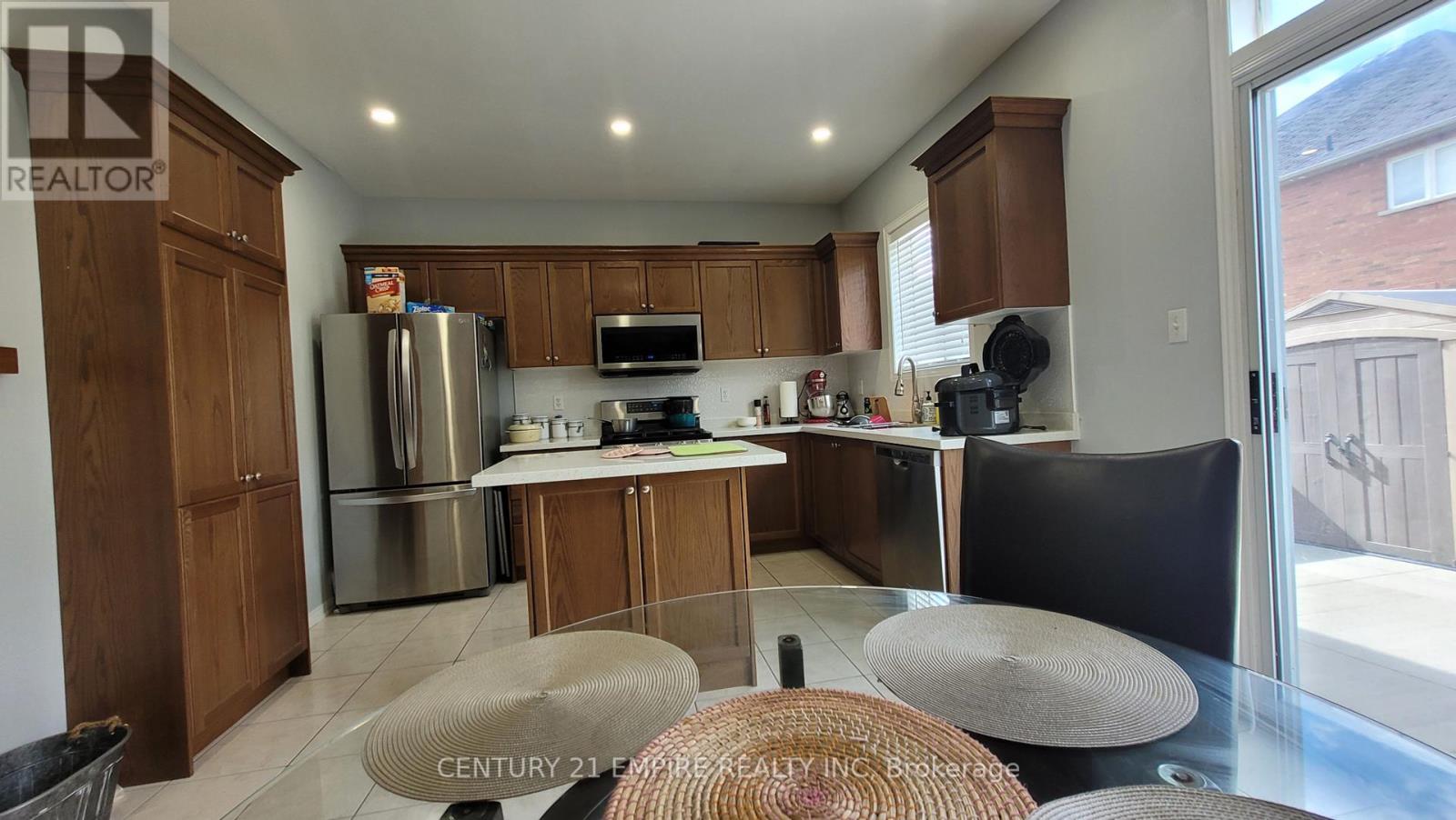 Upper - 54 Cape Dorset Crescent, Brampton, Ontario  L6R 3L2 - Photo 16 - W12205053