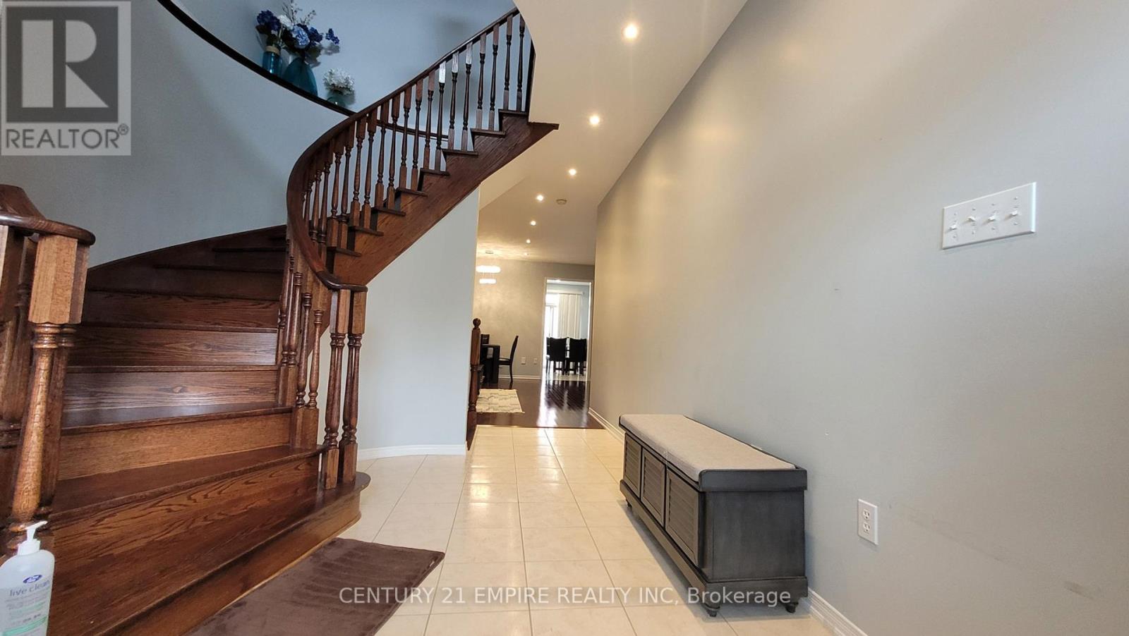 Upper - 54 Cape Dorset Crescent, Brampton, Ontario  L6R 3L2 - Photo 4 - W12205053