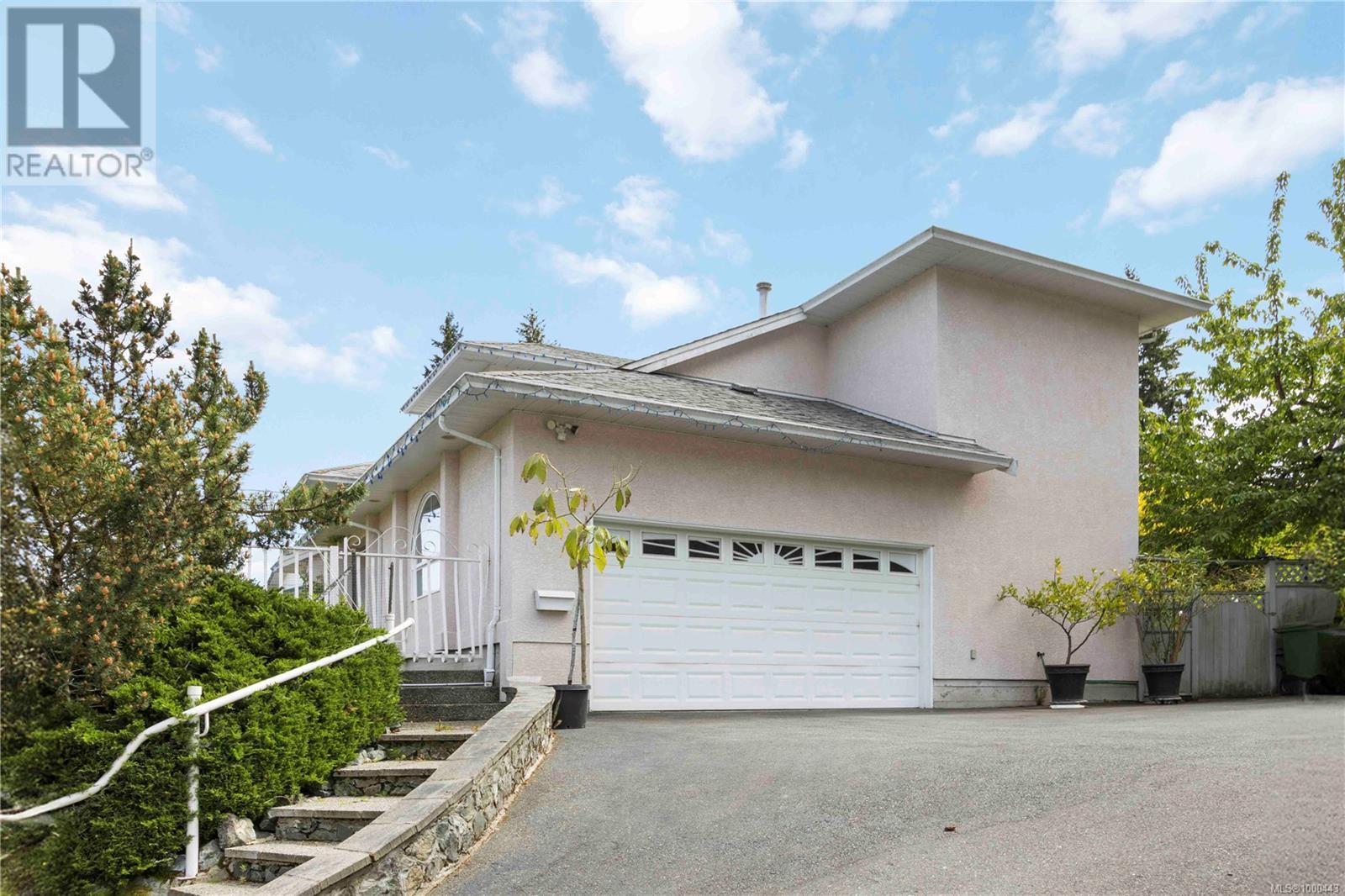 Property at 2350 Setchfield Ave image 2