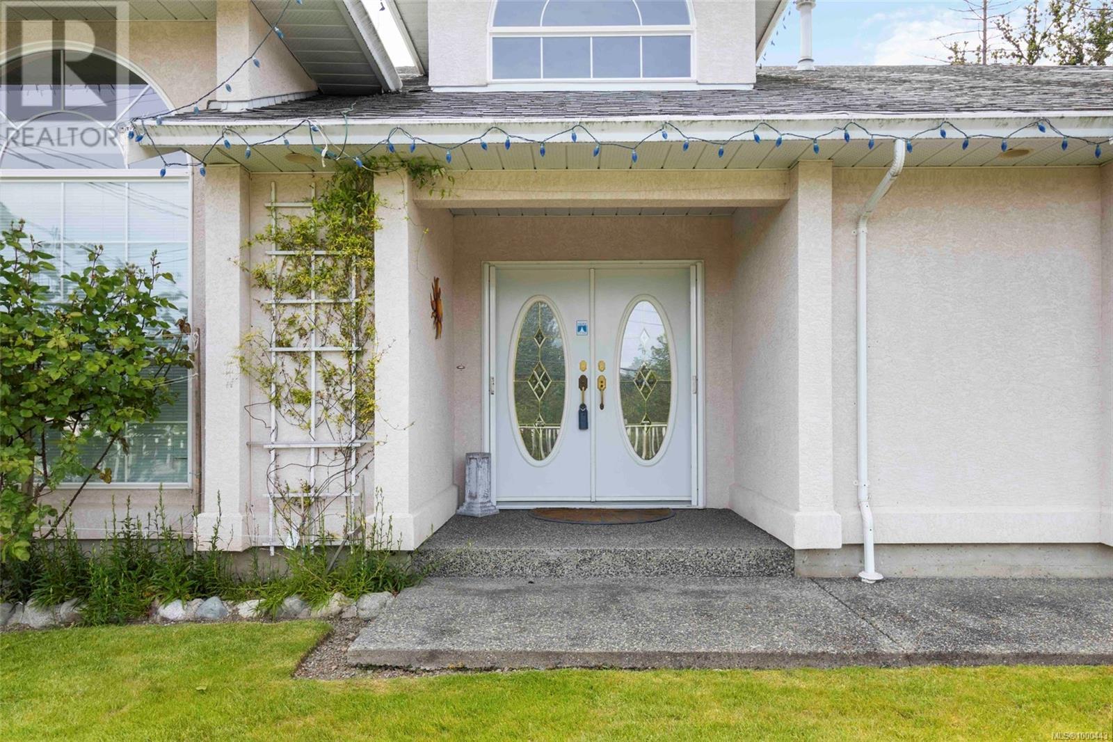 Property at 2350 Setchfield Ave image 3
