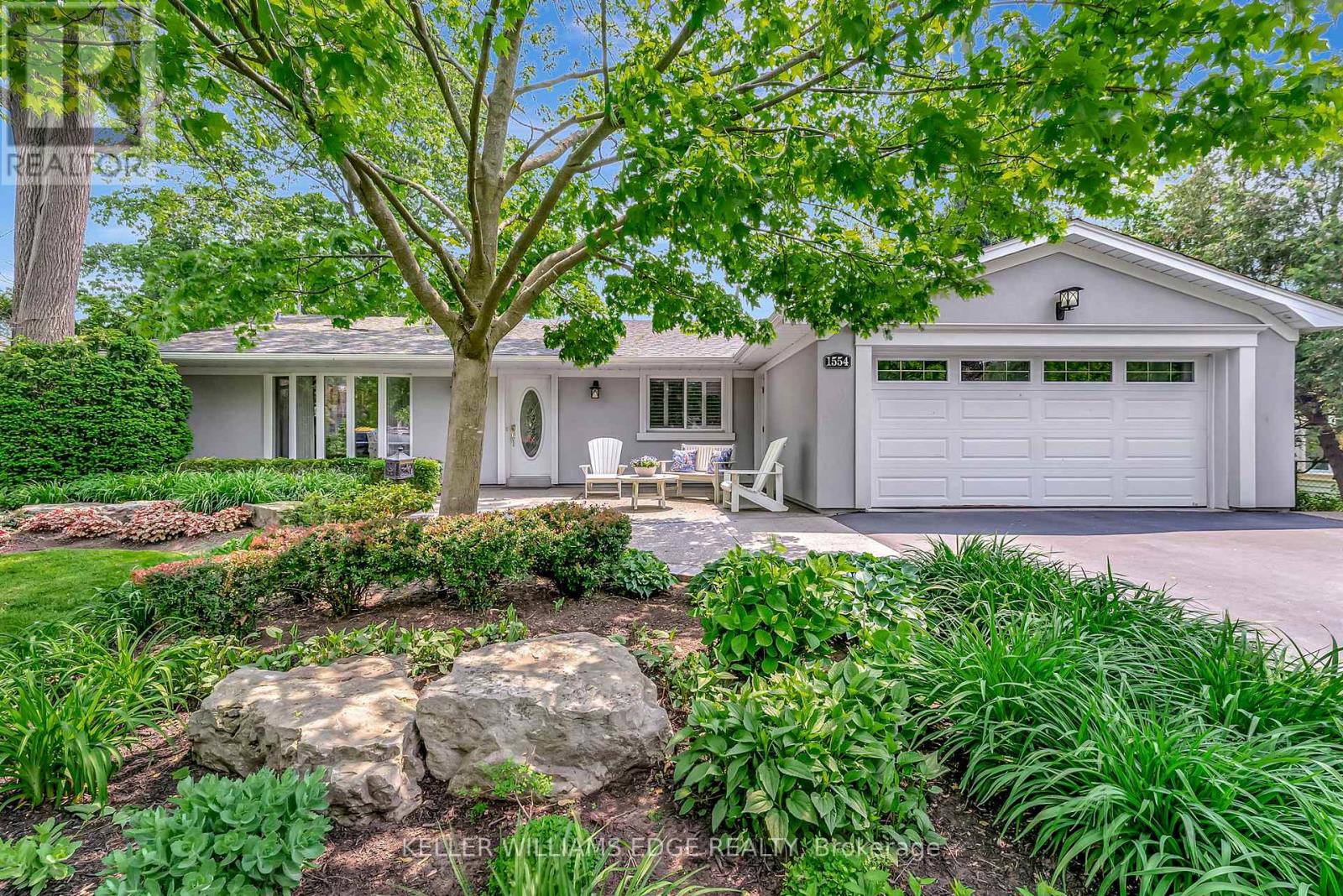 1554 Venetia Drive, Oakville, Ontario  L6L 1K7 - Photo 4 - W11966775