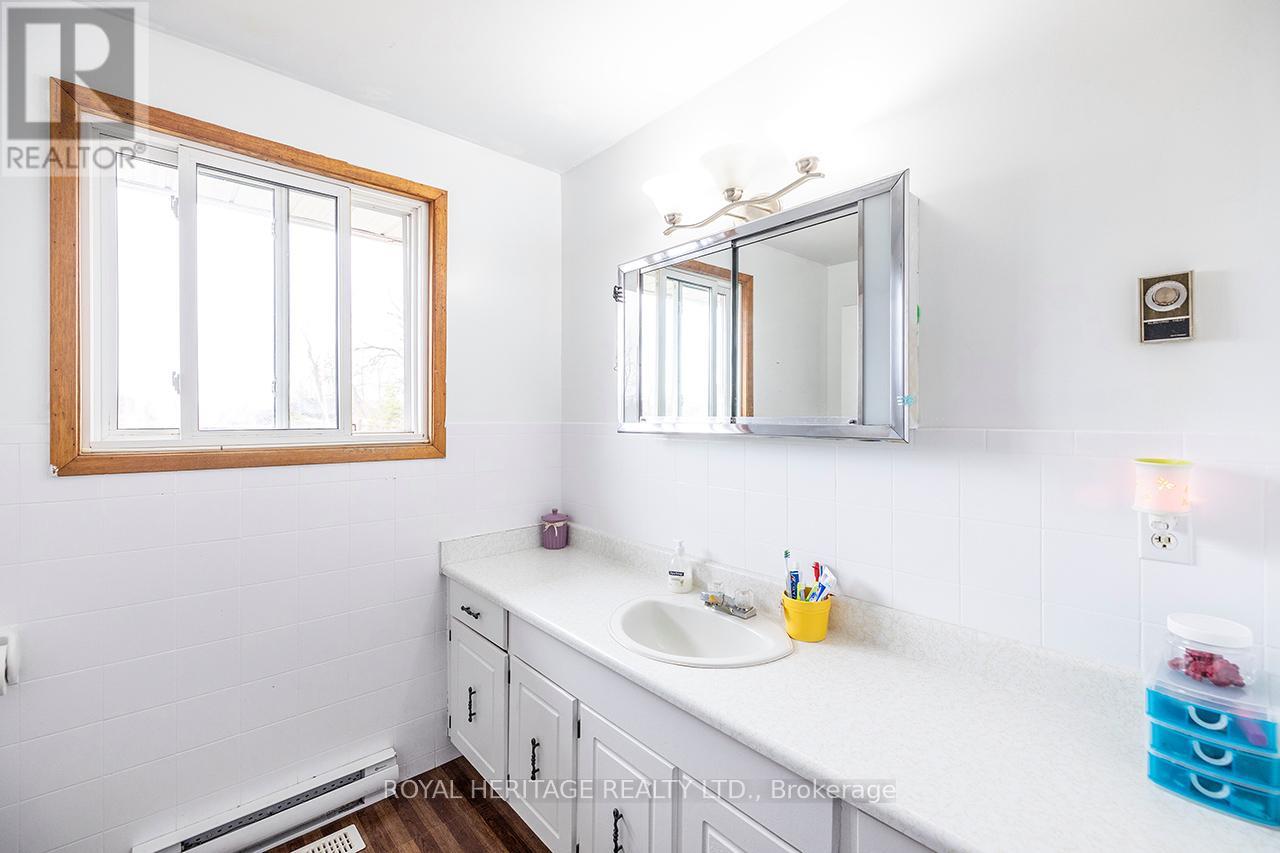 940 Portage Road, Kawartha Lakes, Ontario  K0M 2B0 - Photo 18 - X12088118