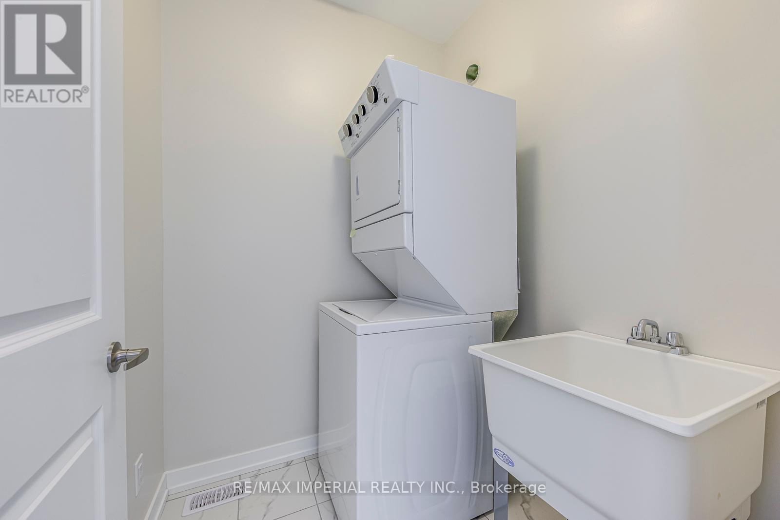 1176 Tanbark Avenue, Oakville, Ontario  L6H 8C4 - Photo 32 - W12205099