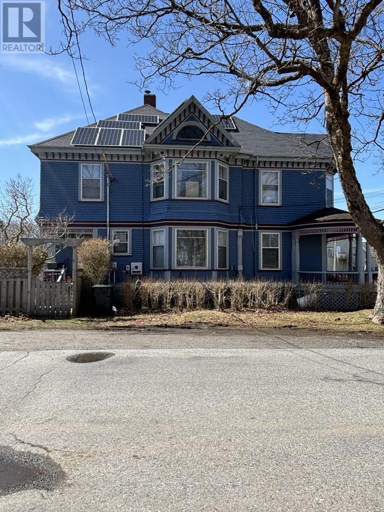67 Cliff Street, Yarmouth, Nova Scotia  B5A 3J1 - Photo 1 - 202509266