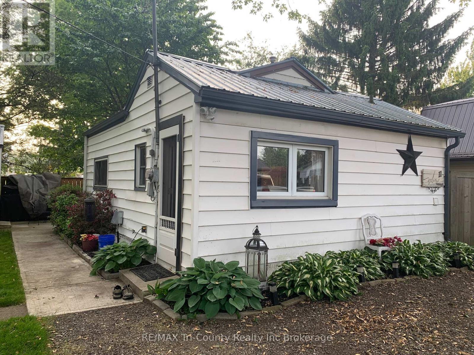11 Elizabeth Street, Bayham, Ontario  N0J 1T0 - Photo 15 - X12205090