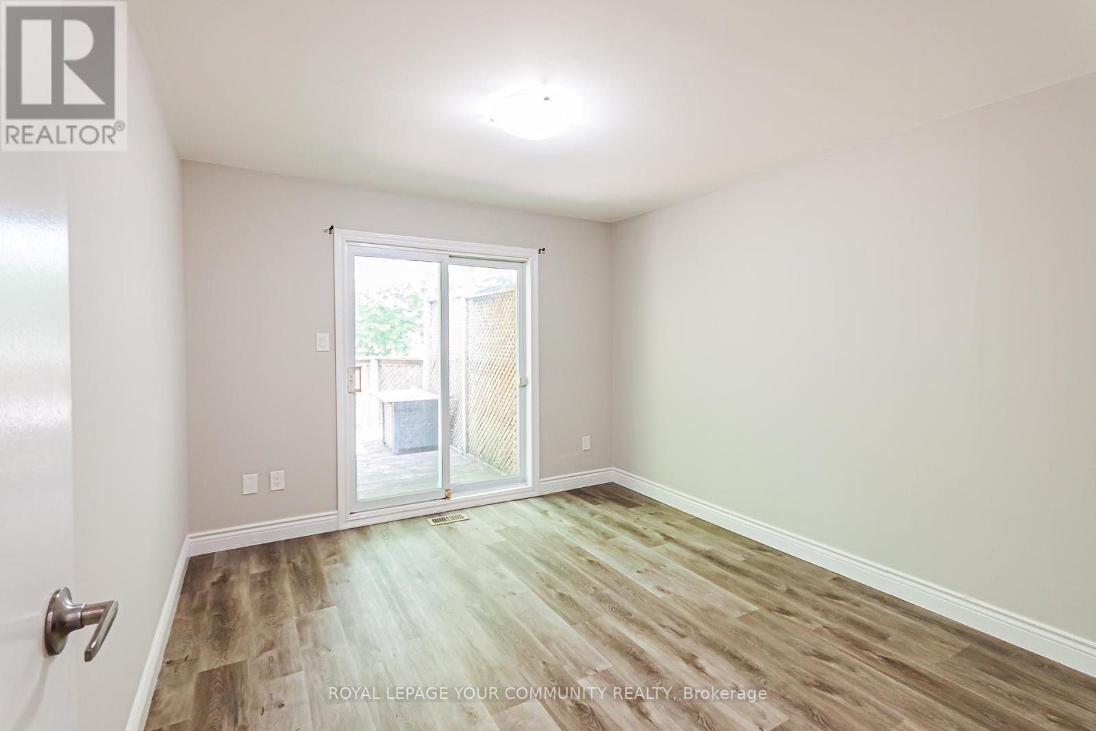 21 Ashdale Court, Barrie (Cundles East), Ontario  L4M 5B5 - Photo 14 - S12205008