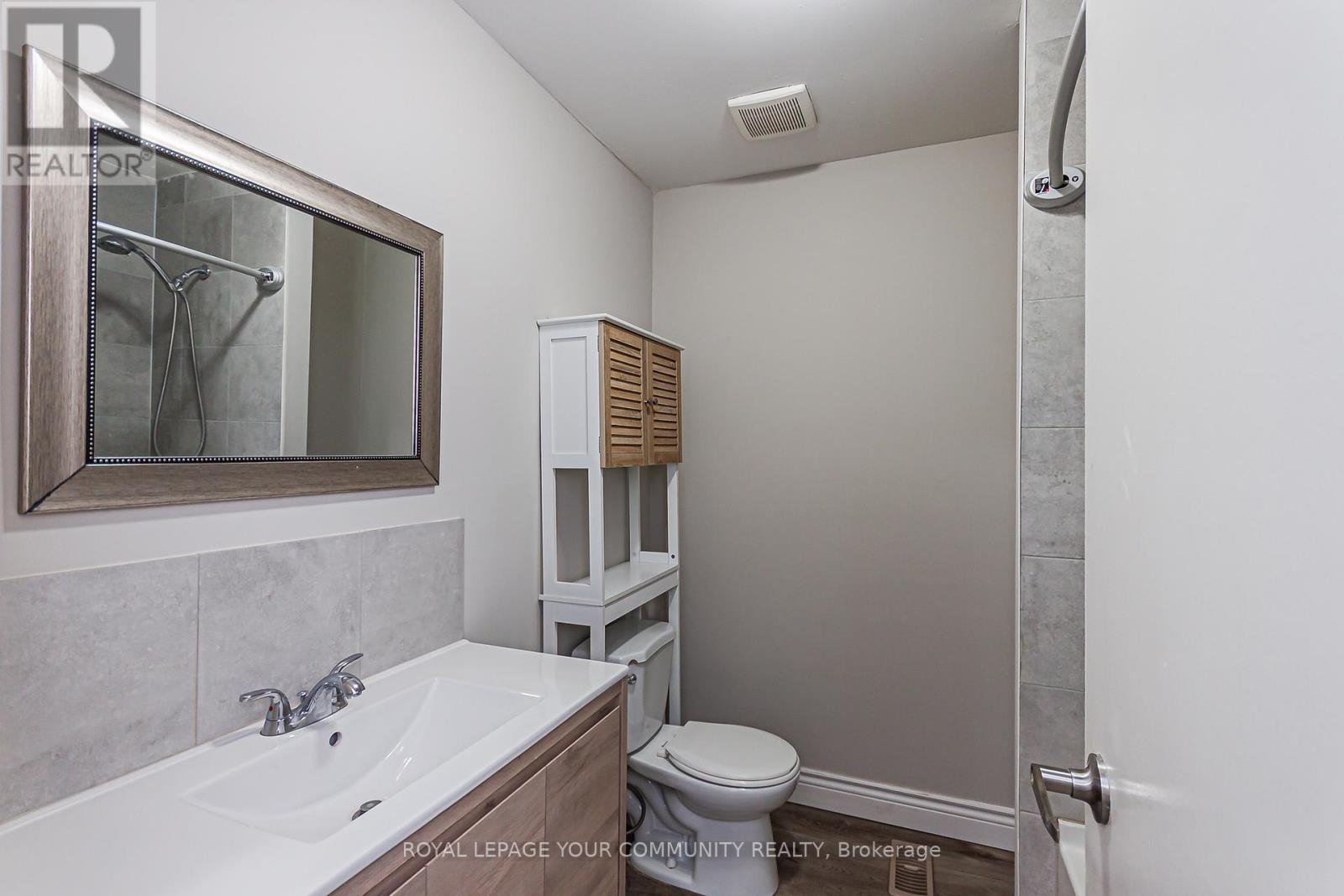 21 Ashdale Court, Barrie (Cundles East), Ontario  L4M 5B5 - Photo 17 - S12205008