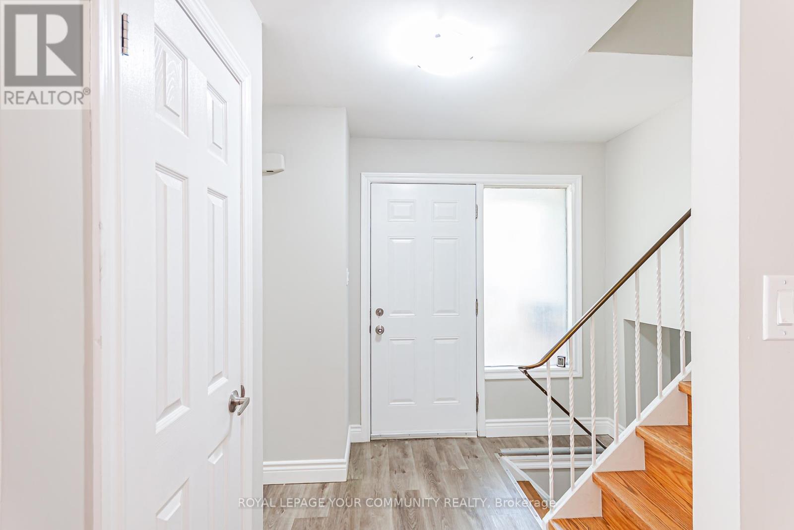 21 Ashdale Court, Barrie (Cundles East), Ontario  L4M 5B5 - Photo 3 - S12205008