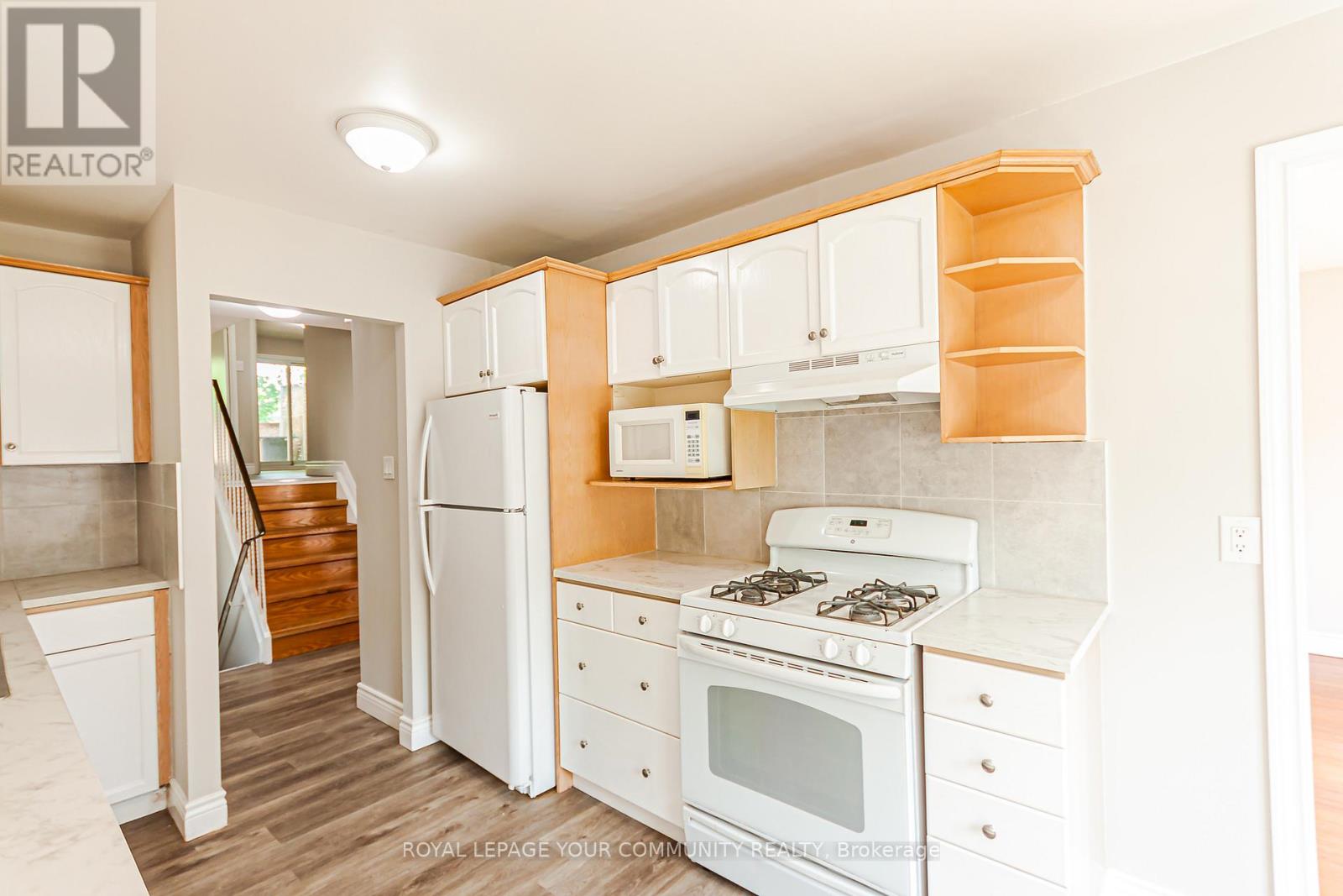 21 Ashdale Court, Barrie (Cundles East), Ontario  L4M 5B5 - Photo 6 - S12205008