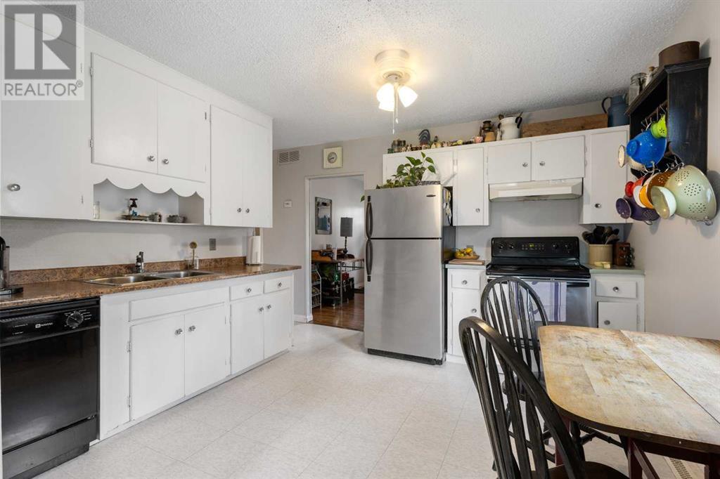 4649 70 Street Nw, Calgary, Alberta  T3B 2K7 - Photo 14 - A2222307