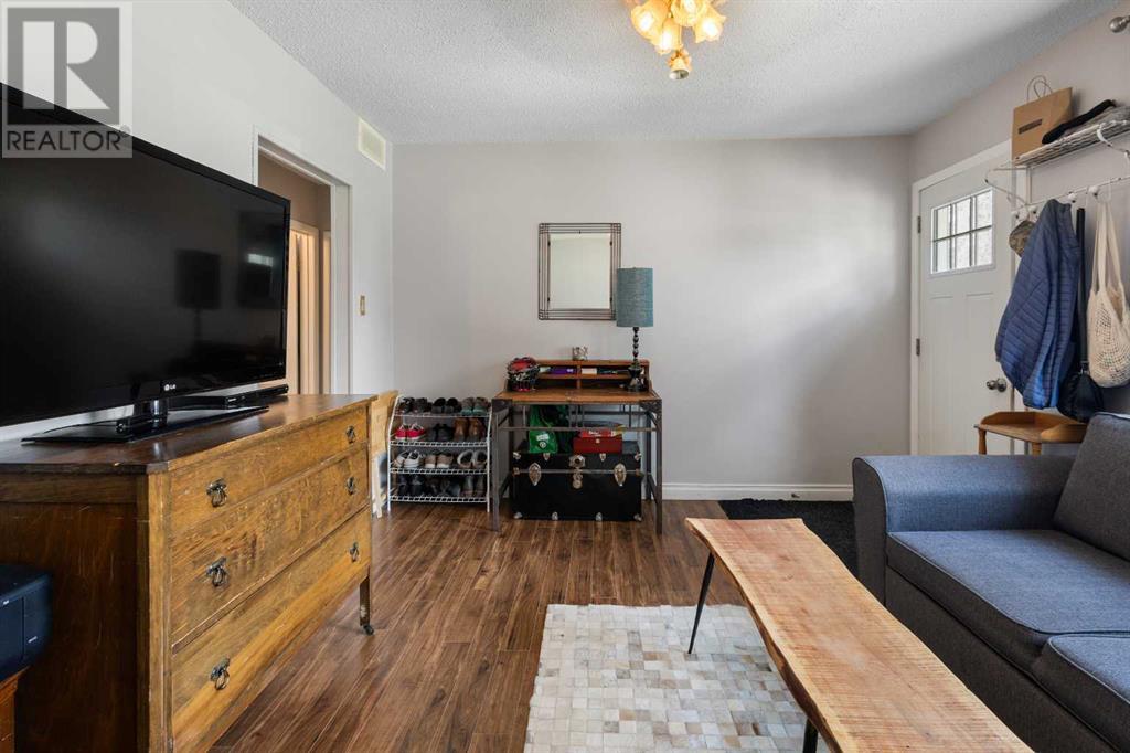 4649 70 Street Nw, Calgary, Alberta  T3B 2K7 - Photo 12 - A2222307
