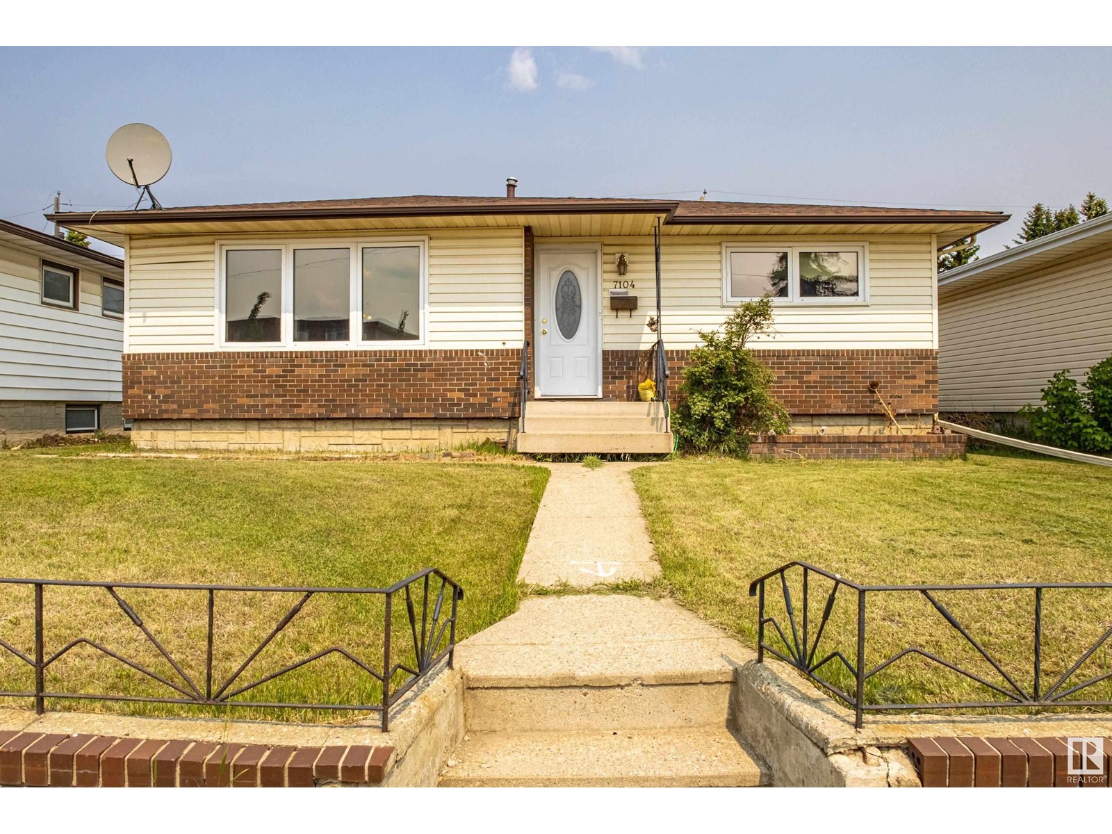 7104 132 AV NW NW, Edmonton, Alberta
