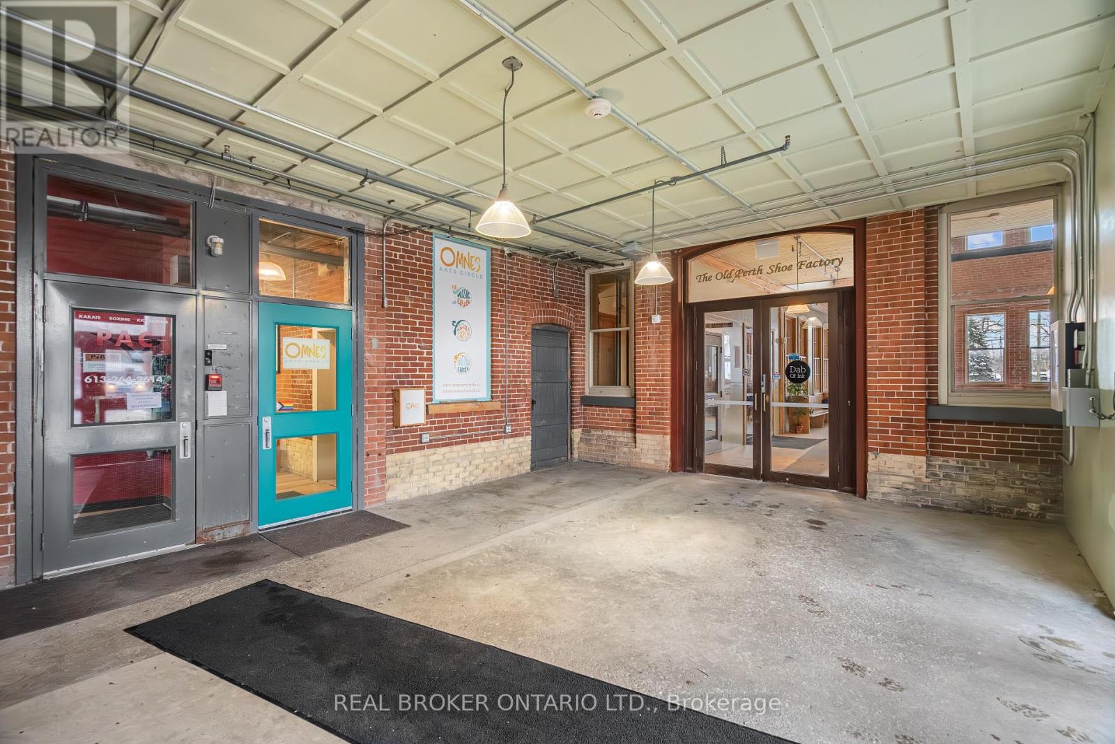 240 - 1 Sherbrooke Street E, Perth, Ontario  K7H 1A1 - Photo 4 - X12205118