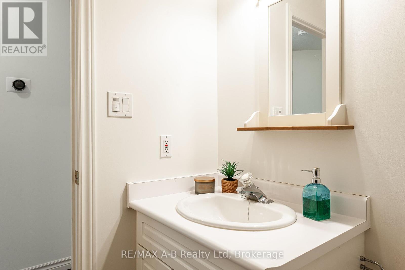 52 Wingfield Avenue, Stratford, Ontario  N5A 7Z2 - Photo 14 - X12205123