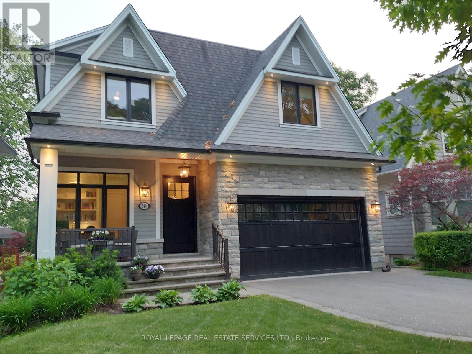 284 DOUGLAS AVENUE, Oakville, Ontario