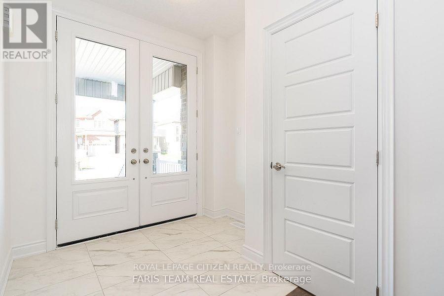 102 Wood Crescent, Essa, Ontario  L3W 0M5 - Photo 2 - N12200237
