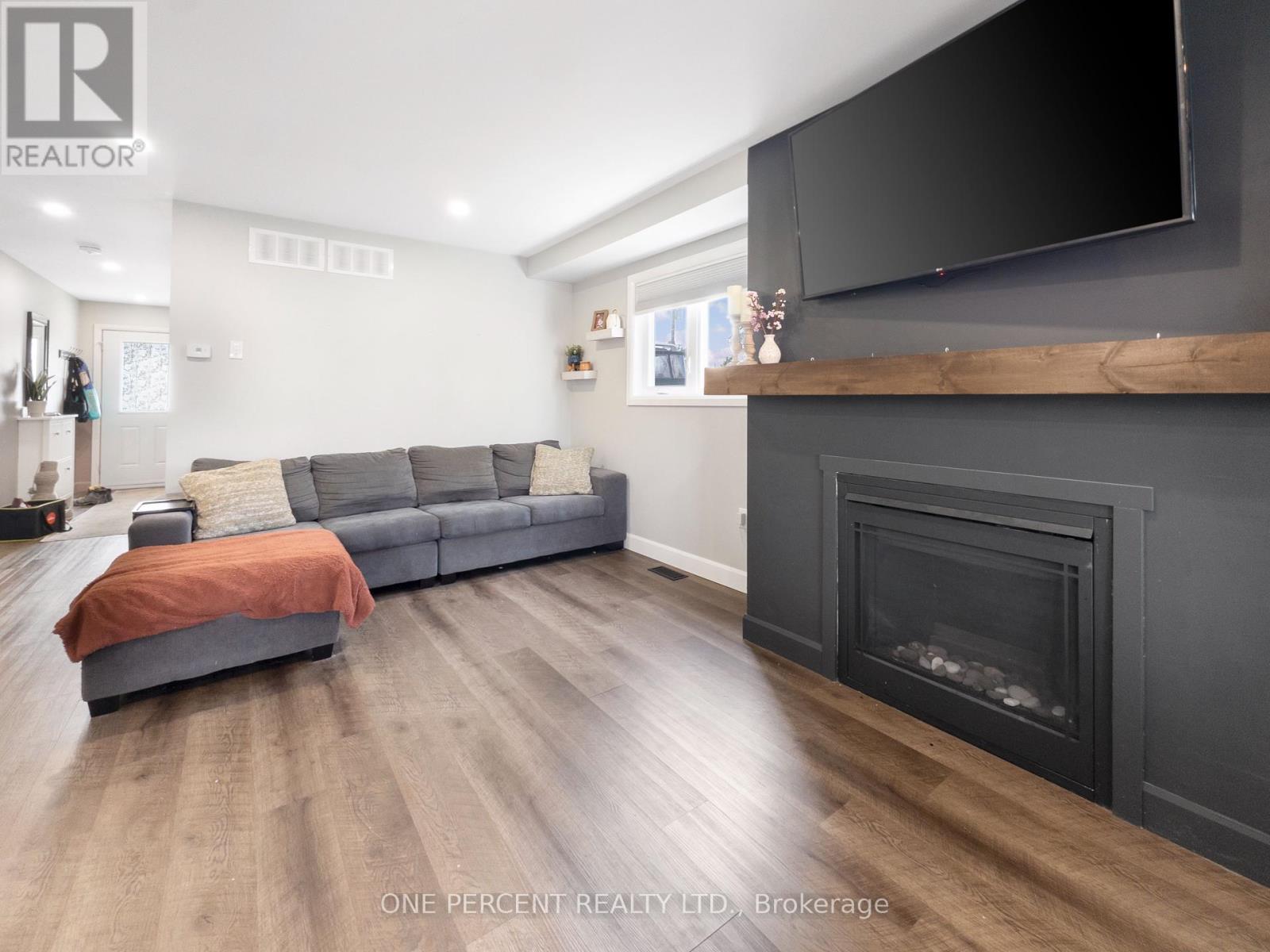 835 Queen Street, Gananoque, Ontario  K7G 2B5 - Photo 13 - X12188181