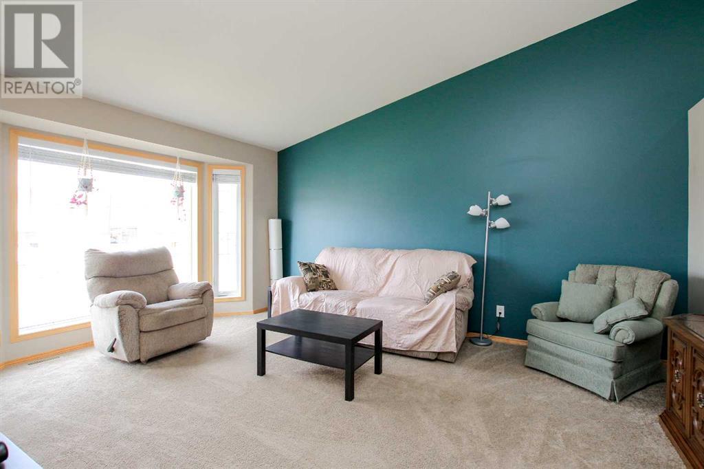 Property at 103 Lyons Close image 3