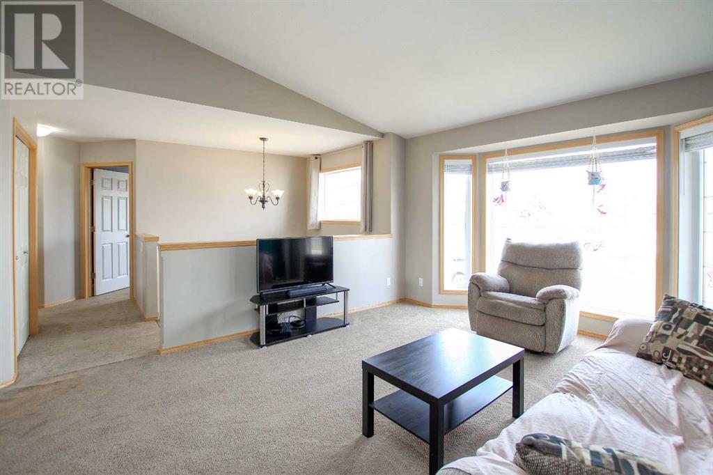 Property at 103 Lyons Close image 4
