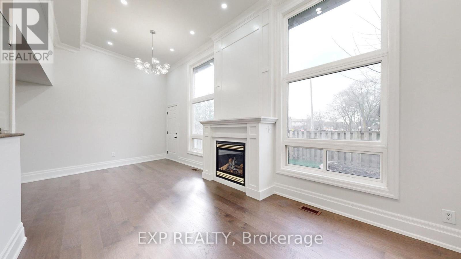 90 - 2315 Bromsgrove Road, Mississauga, Ontario  L5J 4A6 - Photo 2 - W12205128