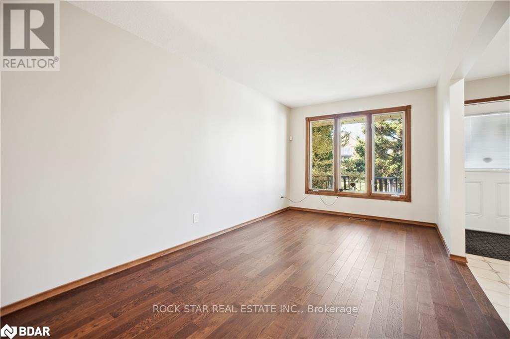 11 Herbert Court, Hamilton, Ontario  L8E 5A6 - Photo 4 - X12149134