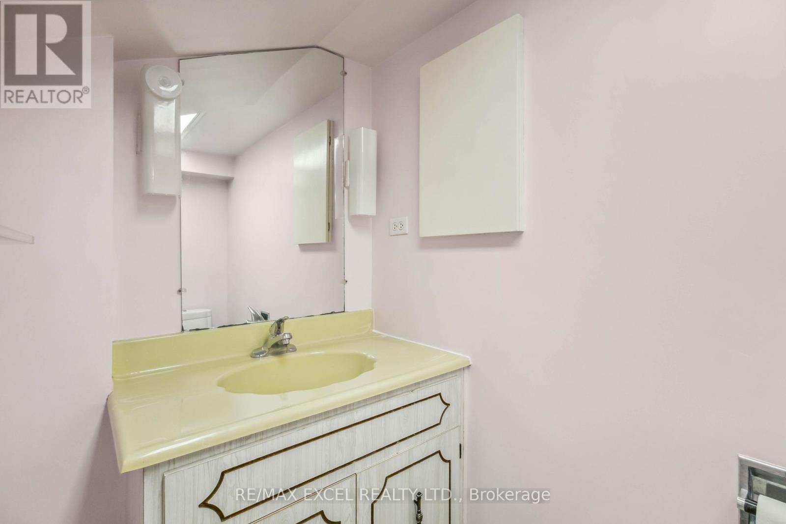 335 Woodsworth Road, Toronto, Ontario  M2L 2T7 - Photo 20 - C12205133