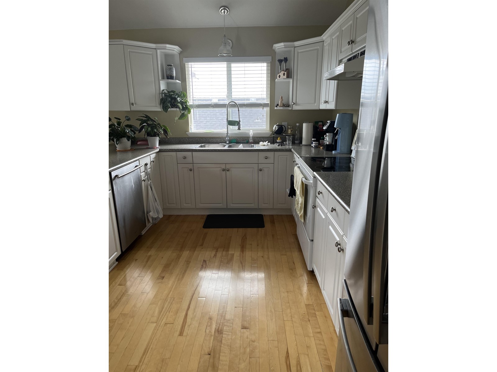 Property at 8381 CASSELMAN CRESCENT image 2