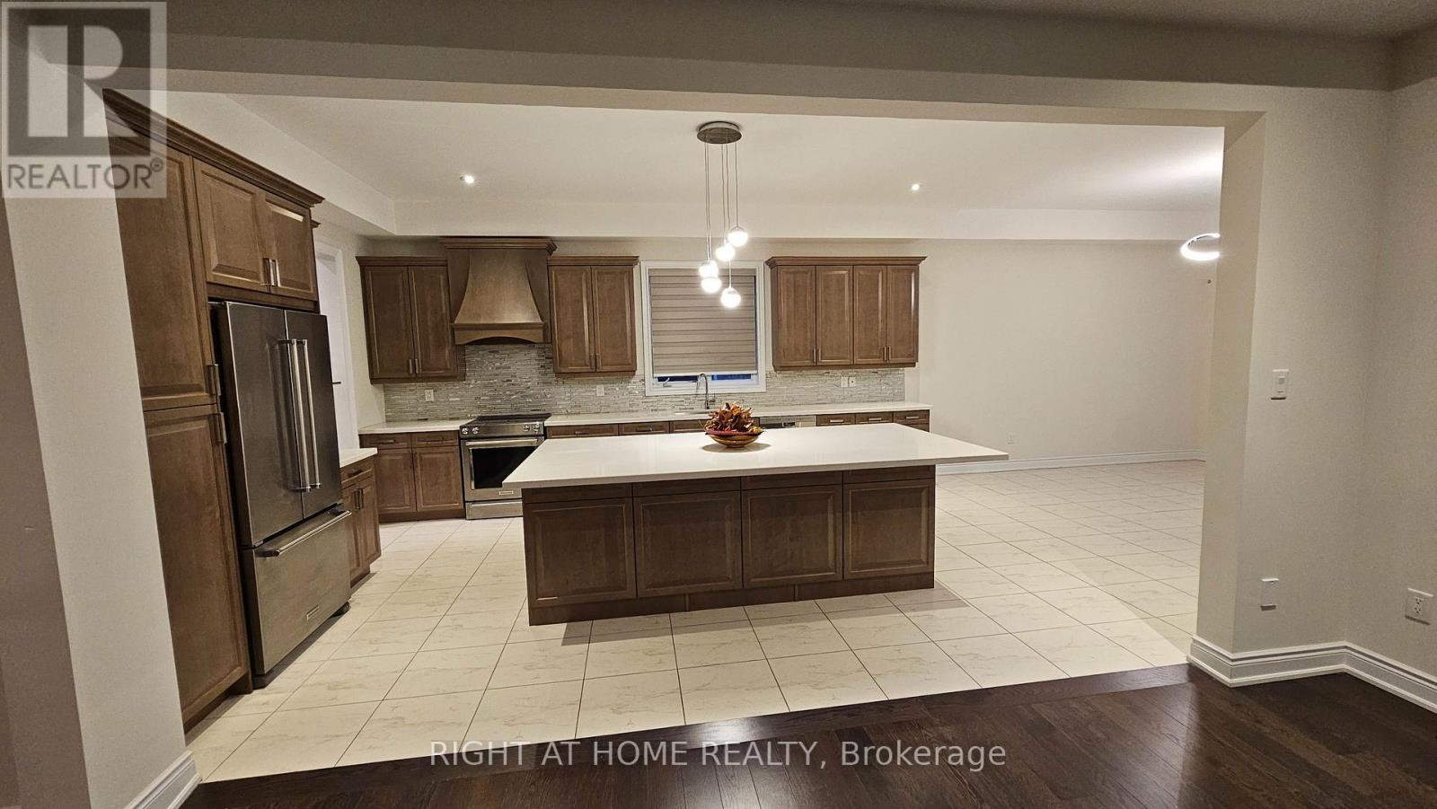 3175 Daniel Way, Oakville, Ontario  L6H 0V1 - Photo 3 - W12205132
