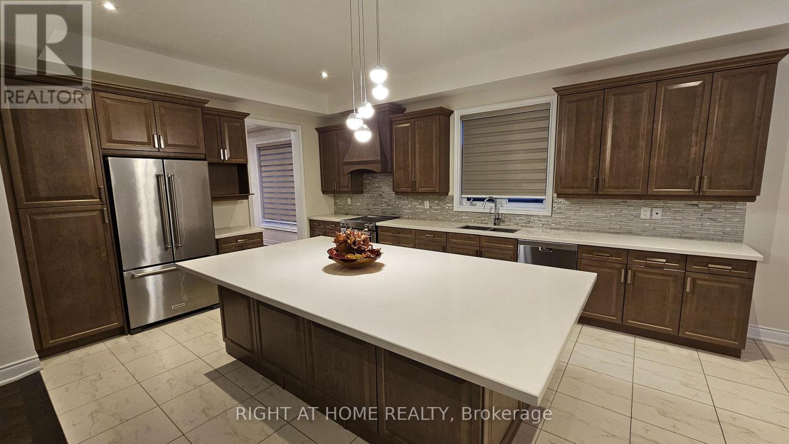 3175 Daniel Way, Oakville, Ontario  L6H 0V1 - Photo 5 - W12205132