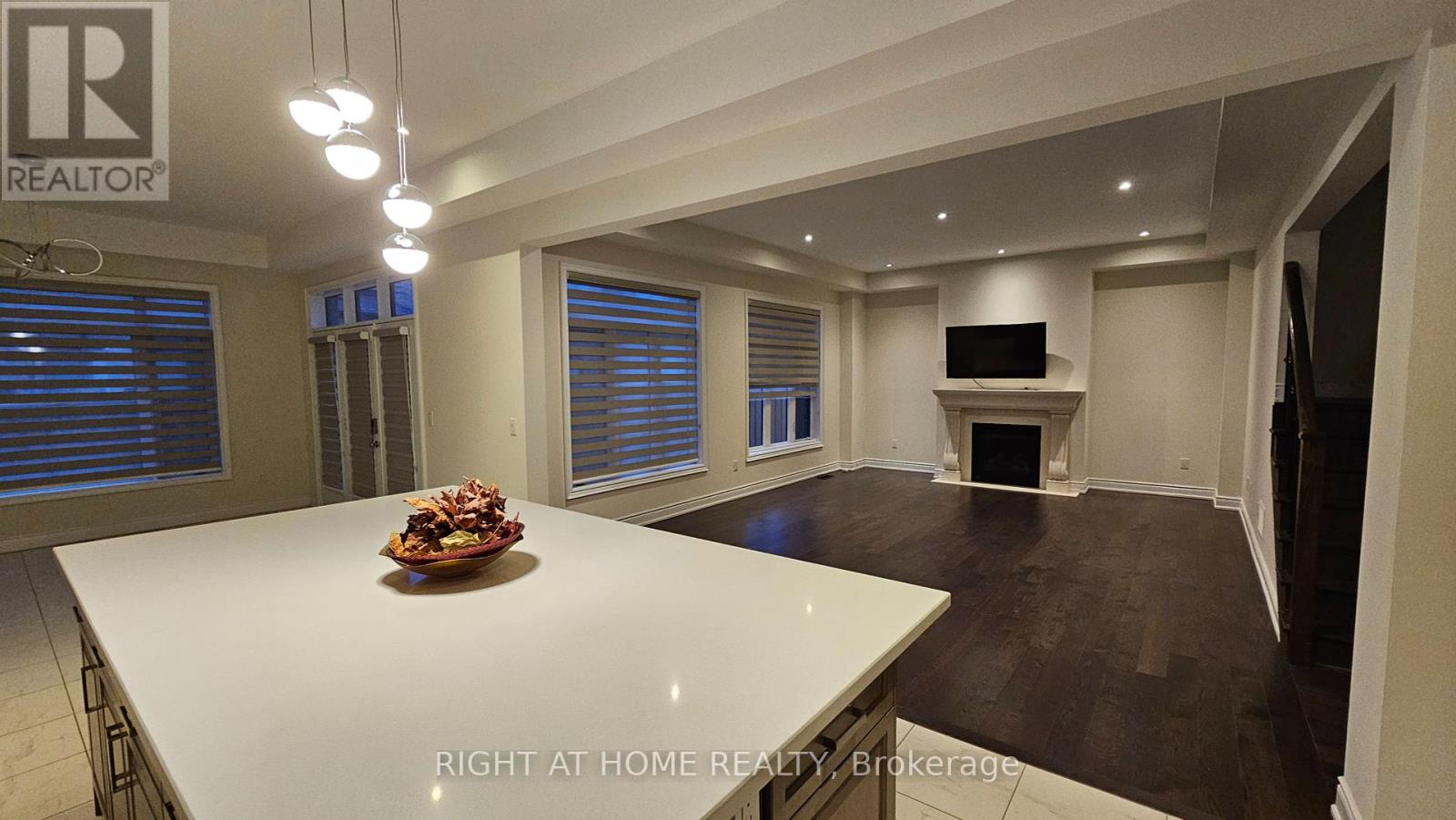 3175 Daniel Way, Oakville, Ontario  L6H 0V1 - Photo 6 - W12205132